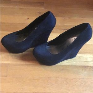 Wedge closed toe shoes